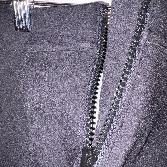 Spanx the back zip women’s black pants. Zip at ankle and back at waist. Size 4 - Picture 5 of 6